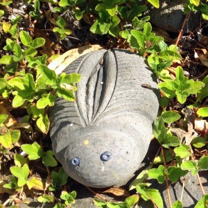 Beeldje in tuin vakantiehuis Los Llanos de Aridane