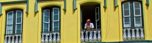 Man in raam Santa Cruz de La Palma