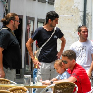 Man met kind terras Santa Cruz de la Palma