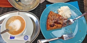 Coffee with cake ona street terrace
