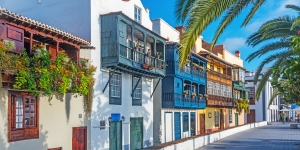 Santa Cruz antique houses with wooden balconies