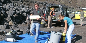 Divers prepare for diving